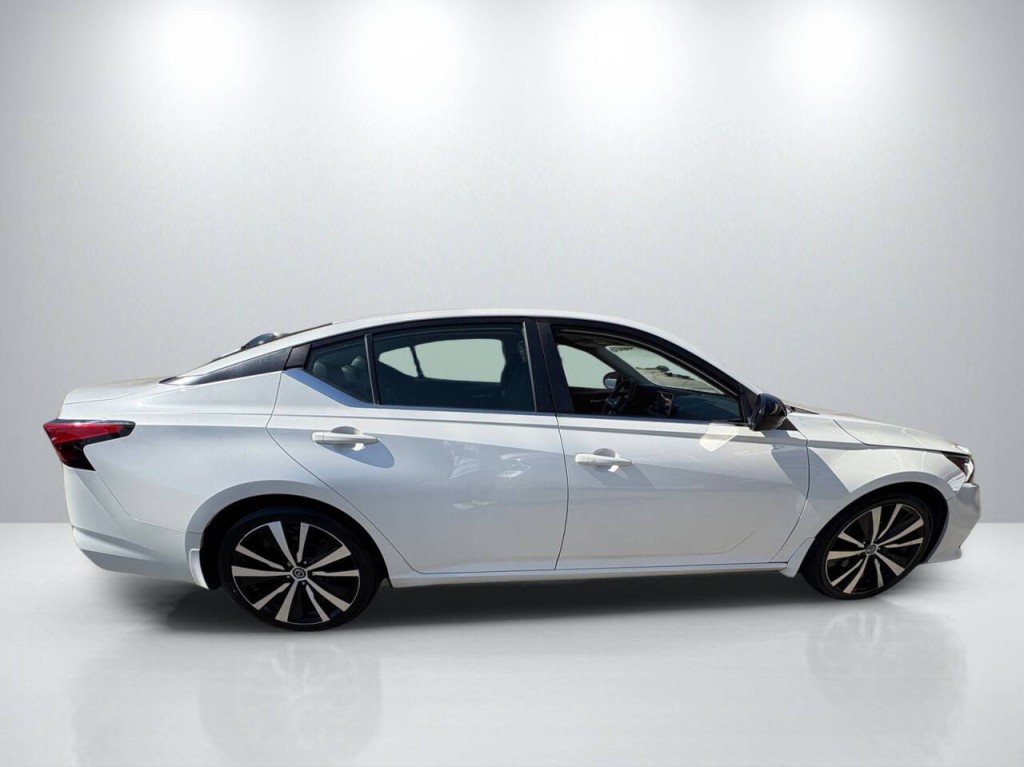 2020 Nissan Altima Image 8