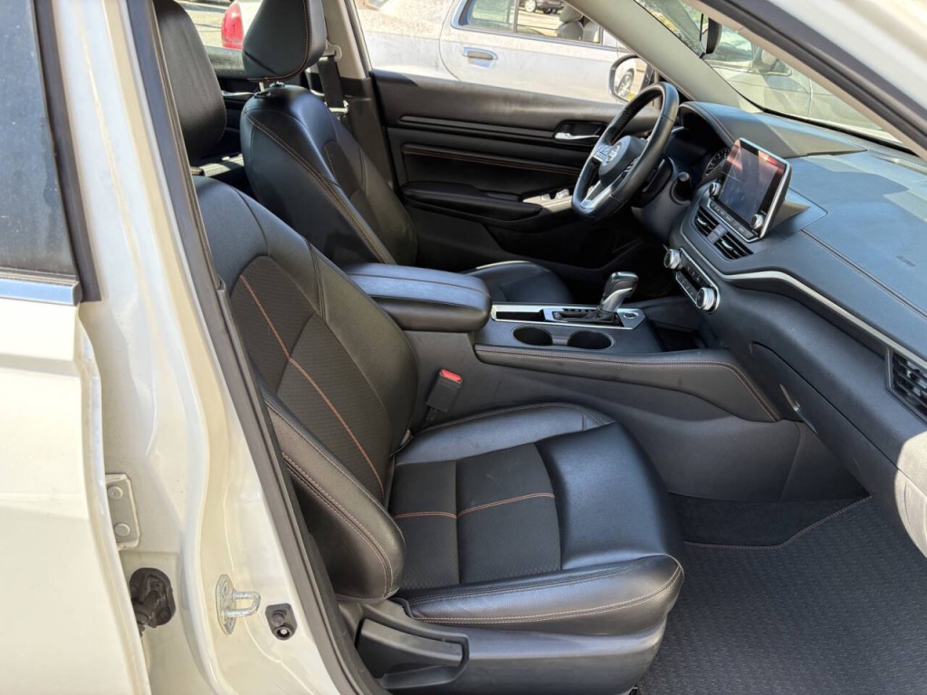 2020 Nissan Altima Image 27
