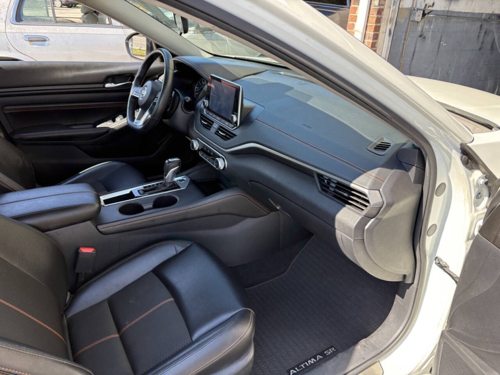 2020 Nissan Altima Image 28