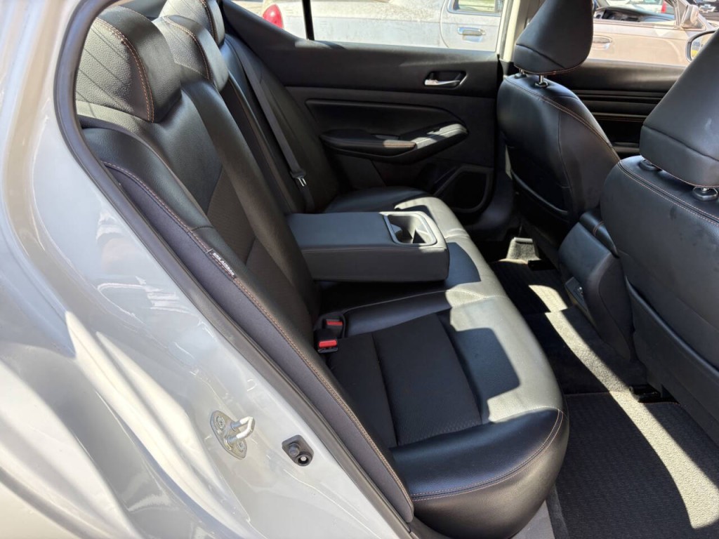 2020 Nissan Altima Image 30