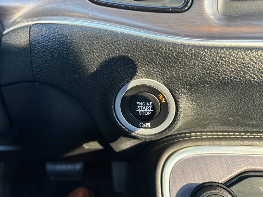 2018 Dodge Challenger Image 18