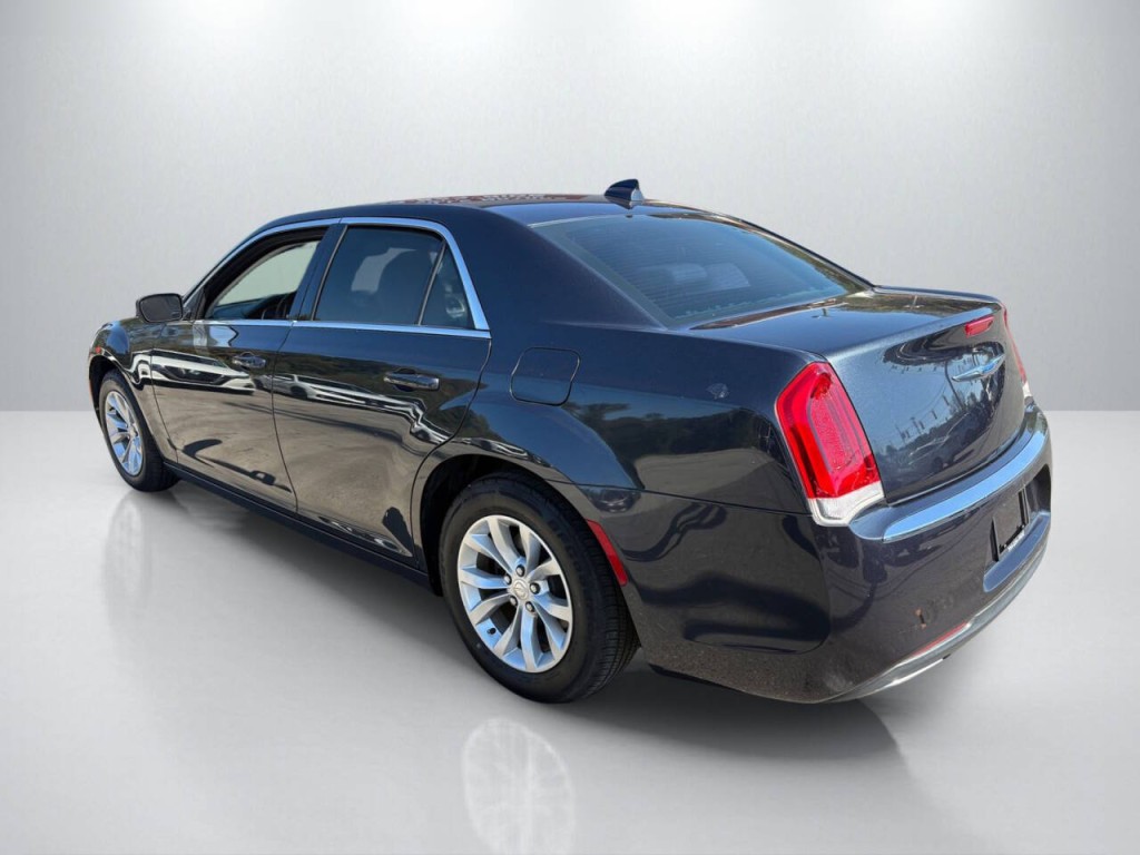 2018 Chrysler 300 Image 5