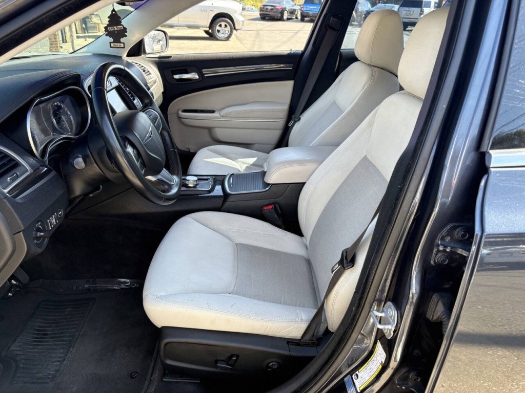 2018 Chrysler 300 Image 10