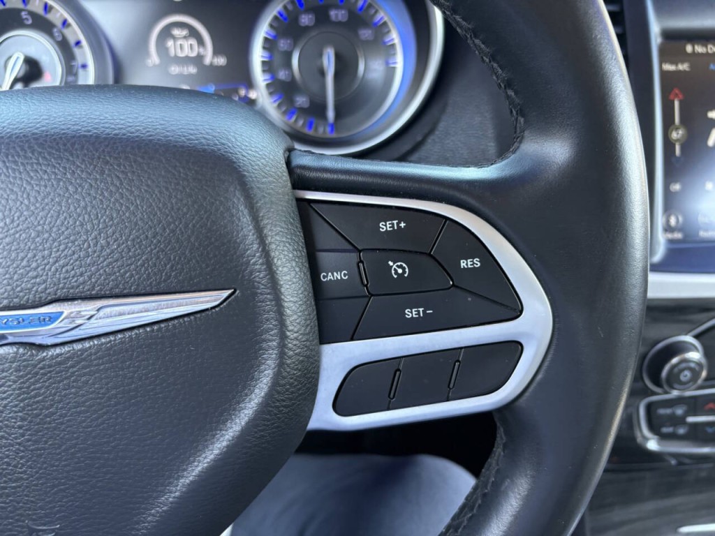 2018 Chrysler 300 Image 13
