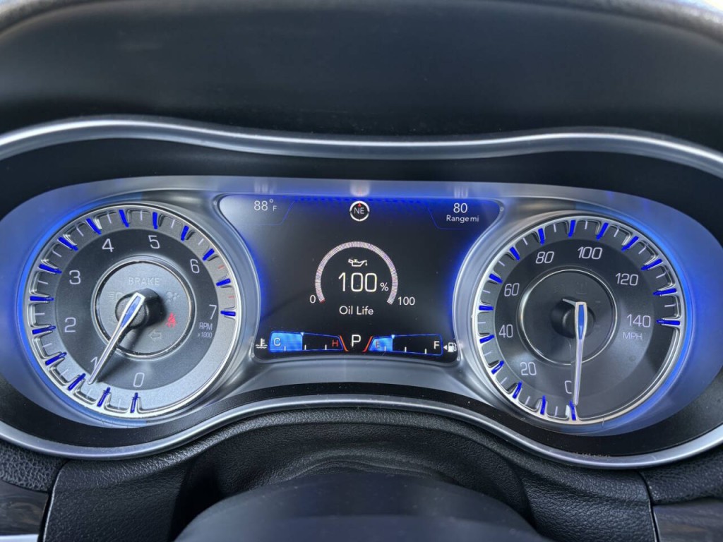 2018 Chrysler 300 Image 15