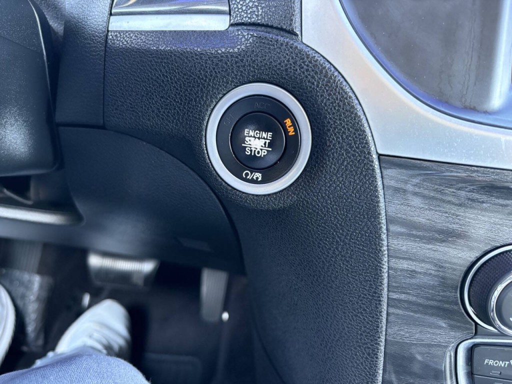 2018 Chrysler 300 Image 16