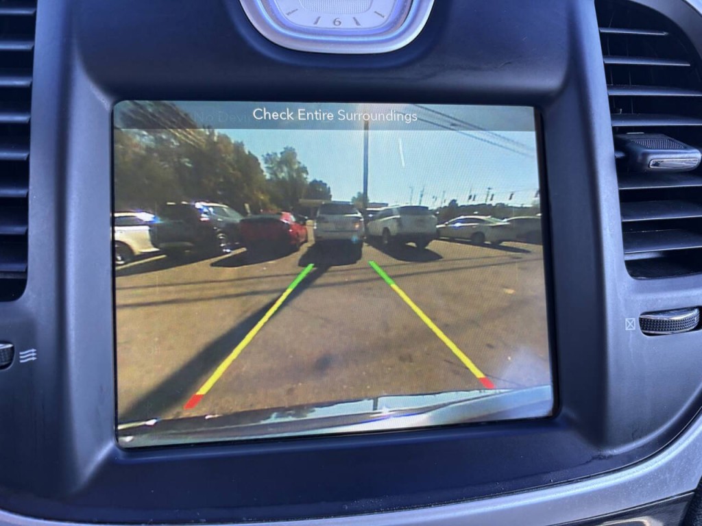 2018 Chrysler 300 Image 18