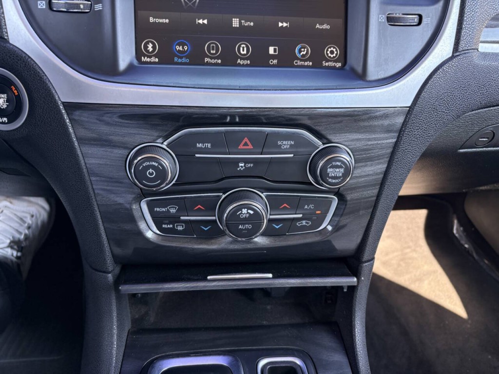 2018 Chrysler 300 Image 19