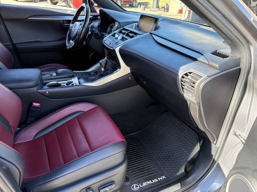 2017 Lexus NX 200t Image 32