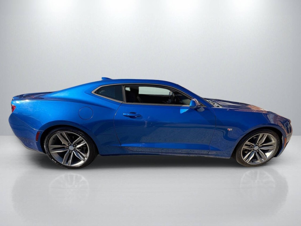 2017 Chevrolet Camaro Image 8