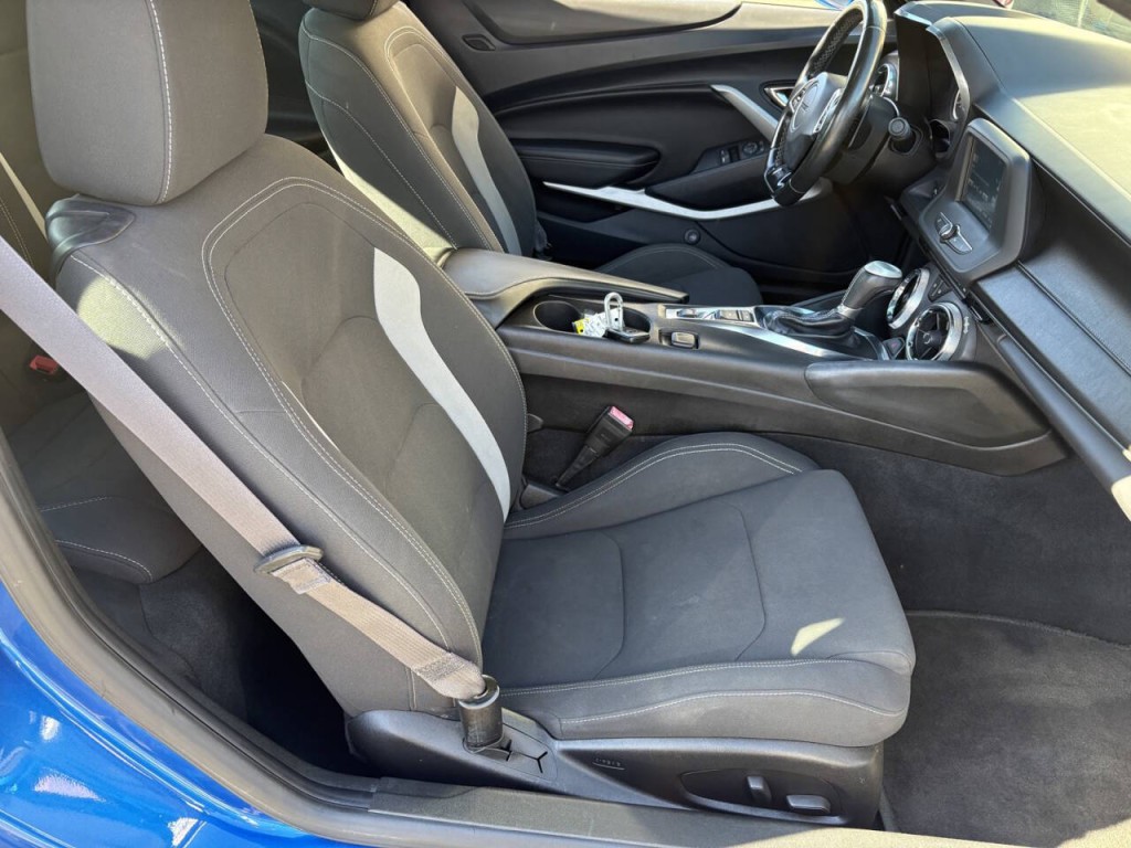 2017 Chevrolet Camaro Image 14
