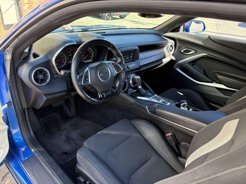 2017 Chevrolet Camaro Image 16