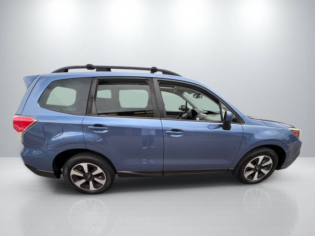 2017 Subaru Forester Image 8