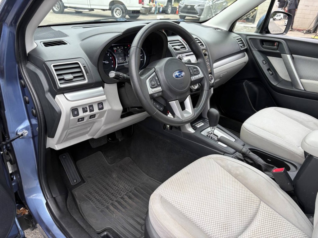 2017 Subaru Forester Image 12