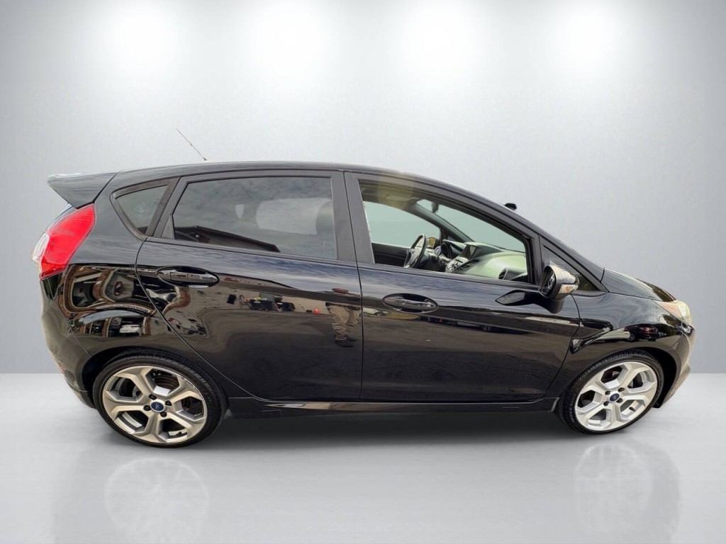 2017 Ford Fiesta Image 8