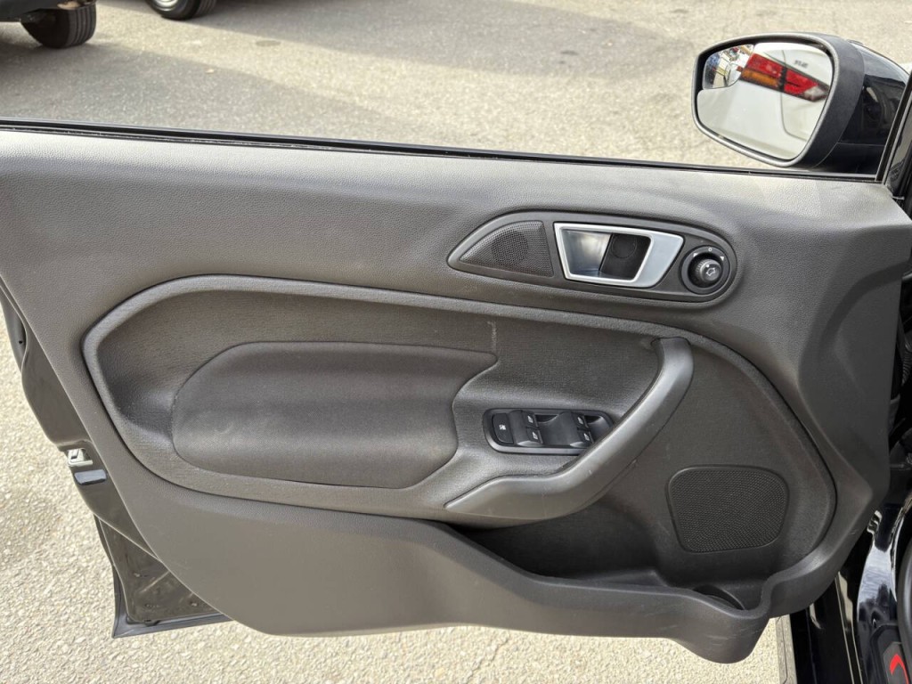 2017 Ford Fiesta Image 11