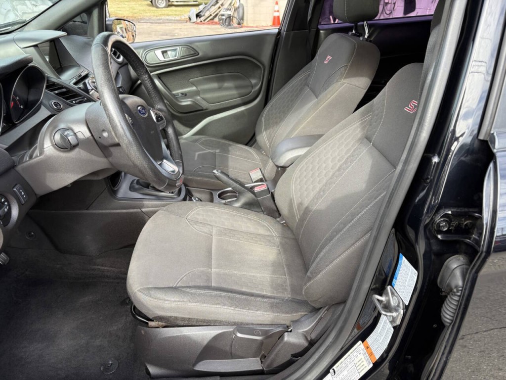 2017 Ford Fiesta Image 12