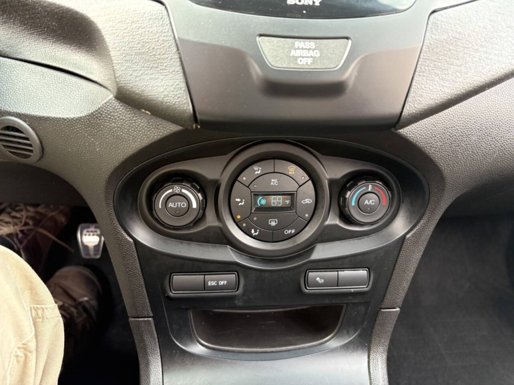 2017 Ford Fiesta Image 21