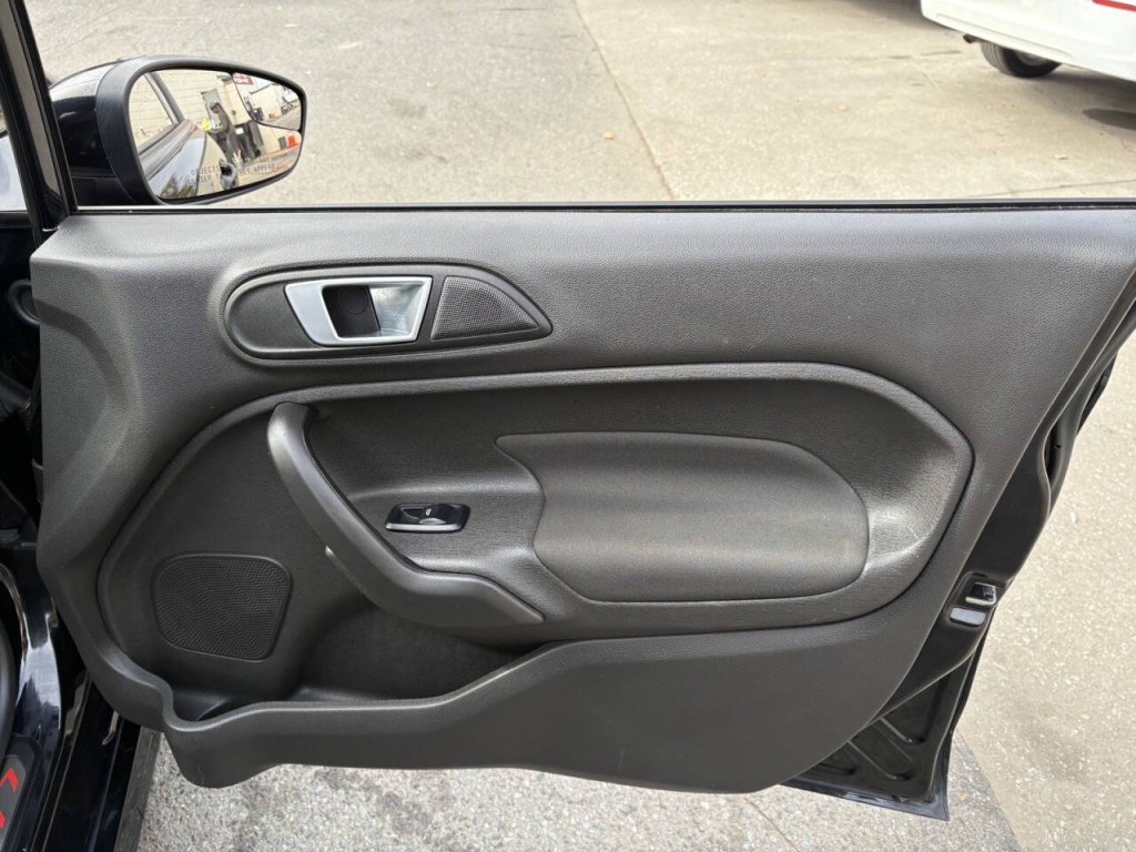 2017 Ford Fiesta Image 28