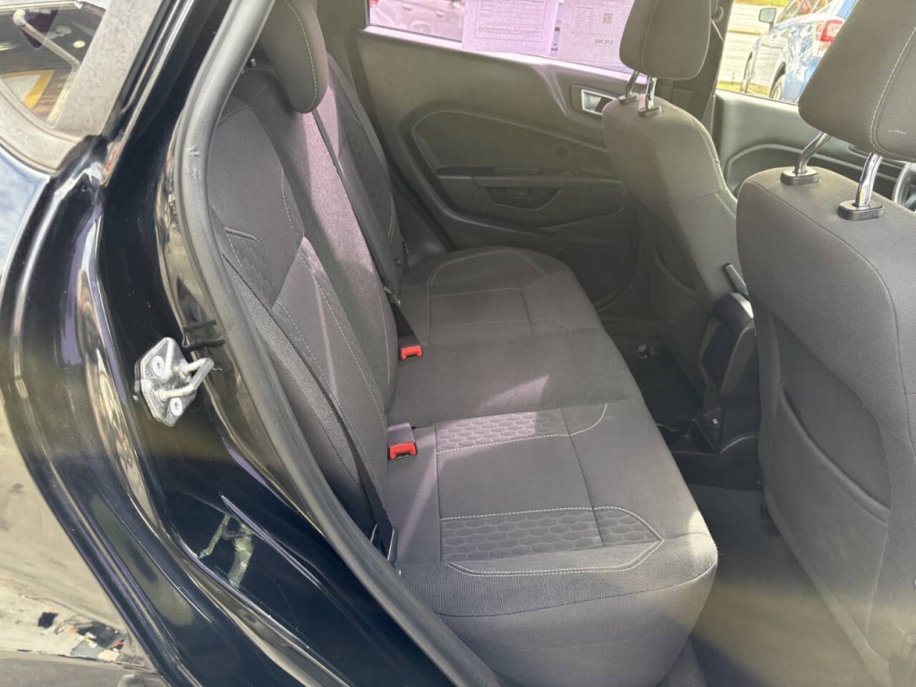 2017 Ford Fiesta Image 31