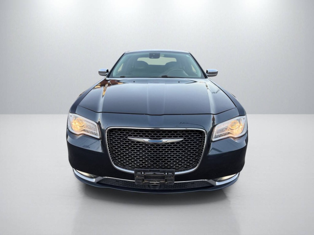 2017 Chrysler 300 Image 2