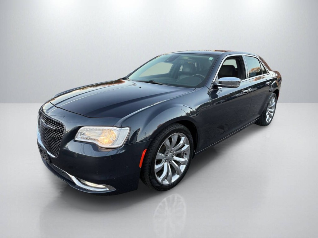 2017 Chrysler 300 Image 3