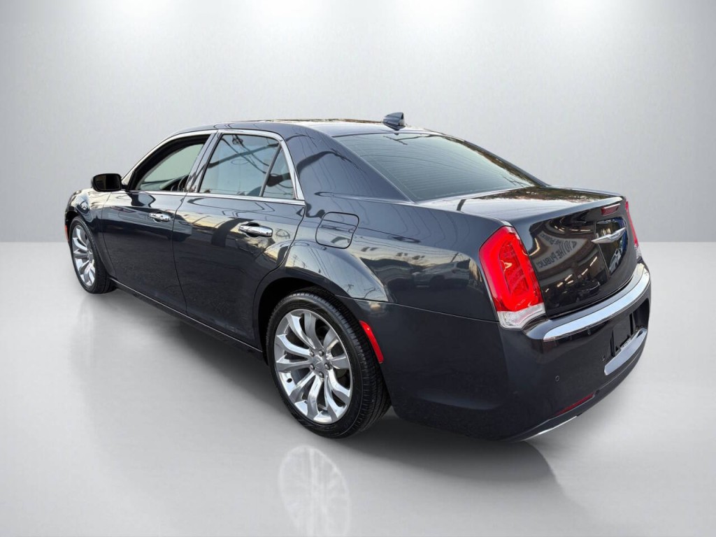 2017 Chrysler 300 Image 5