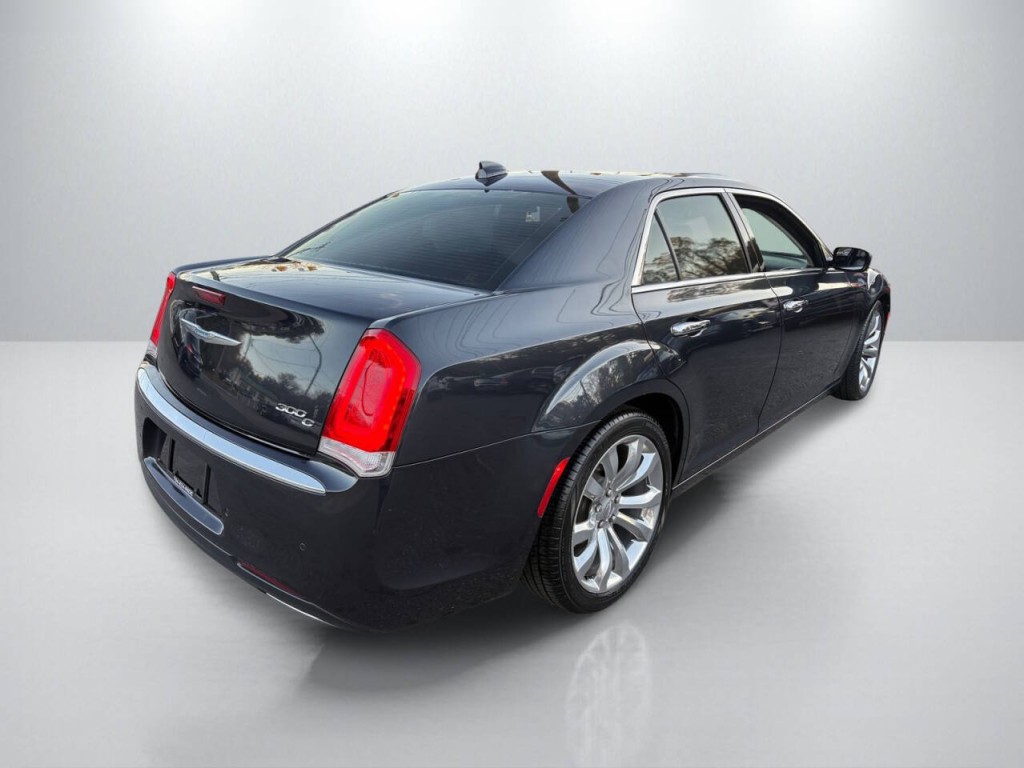 2017 Chrysler 300 Image 7