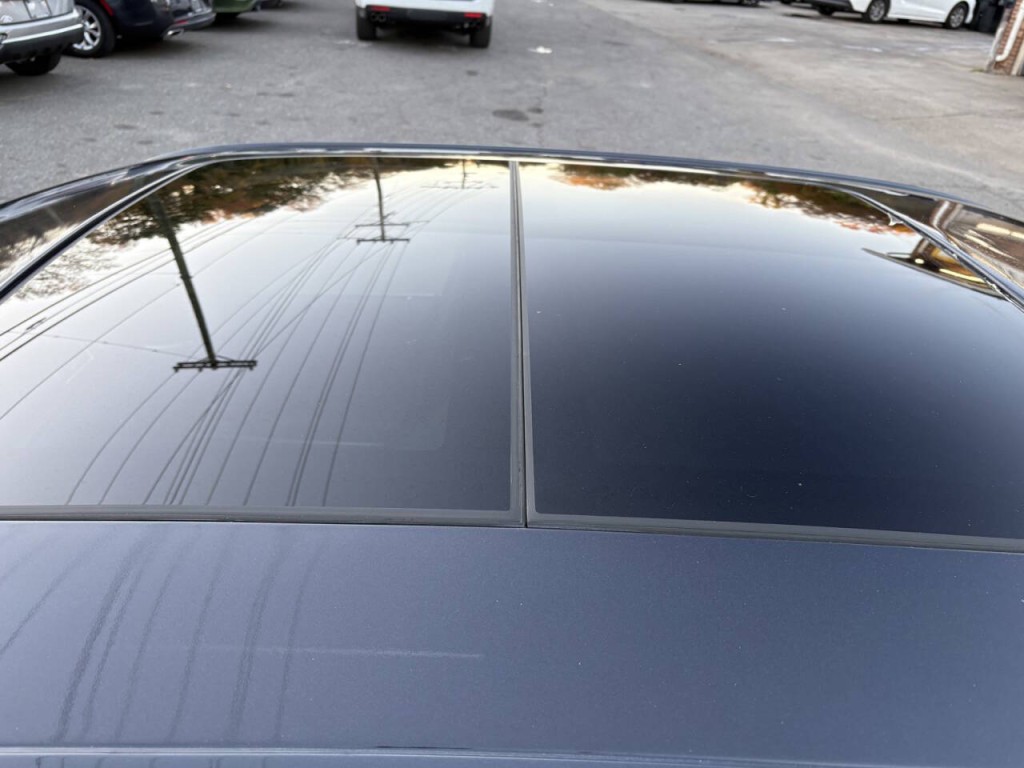 2017 Chrysler 300 Image 9