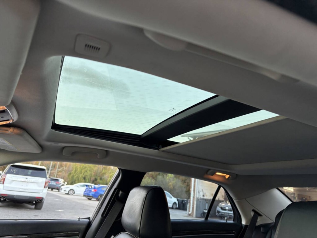 2017 Chrysler 300 Image 10