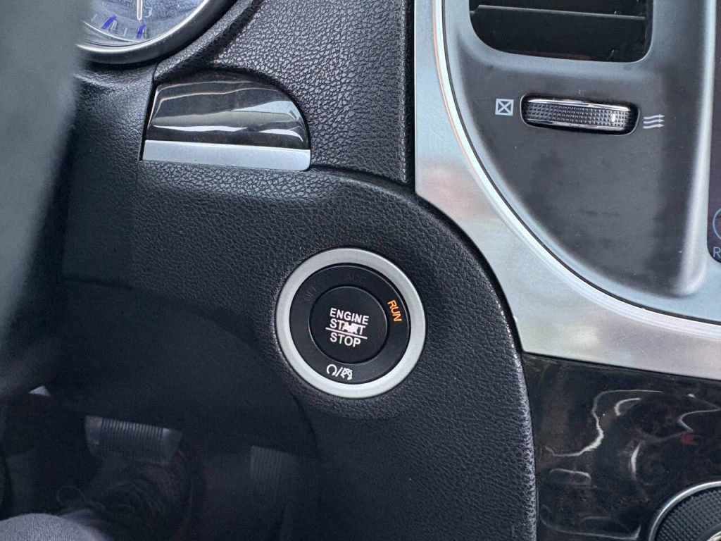 2017 Chrysler 300 Image 18