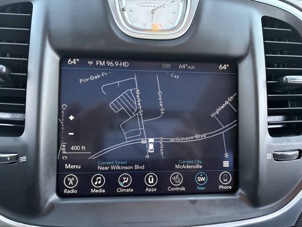 2017 Chrysler 300 Image 20