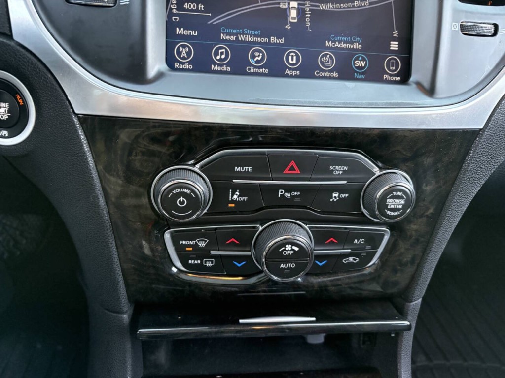 2017 Chrysler 300 Image 22