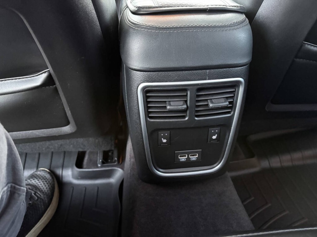 2017 Chrysler 300 Image 24