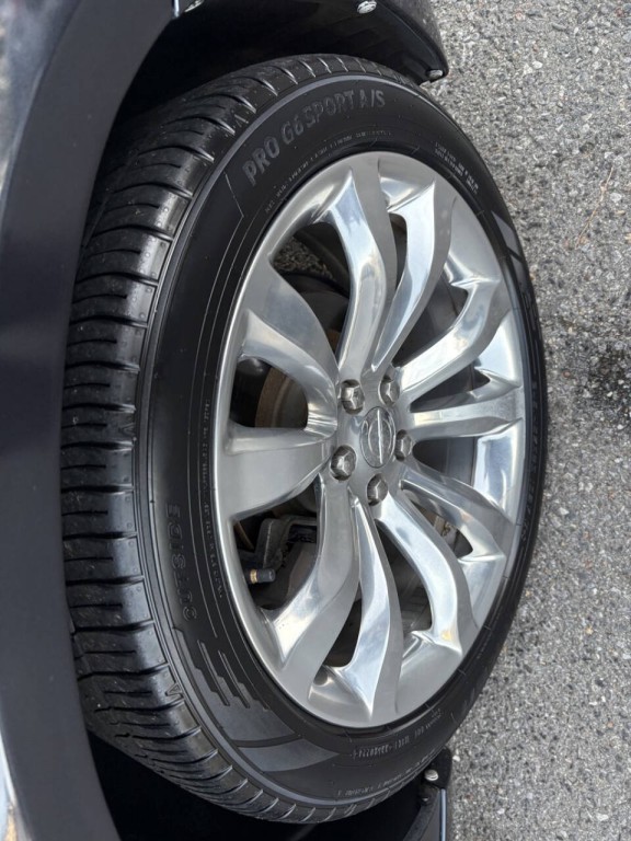 2017 Chrysler 300 Image 34