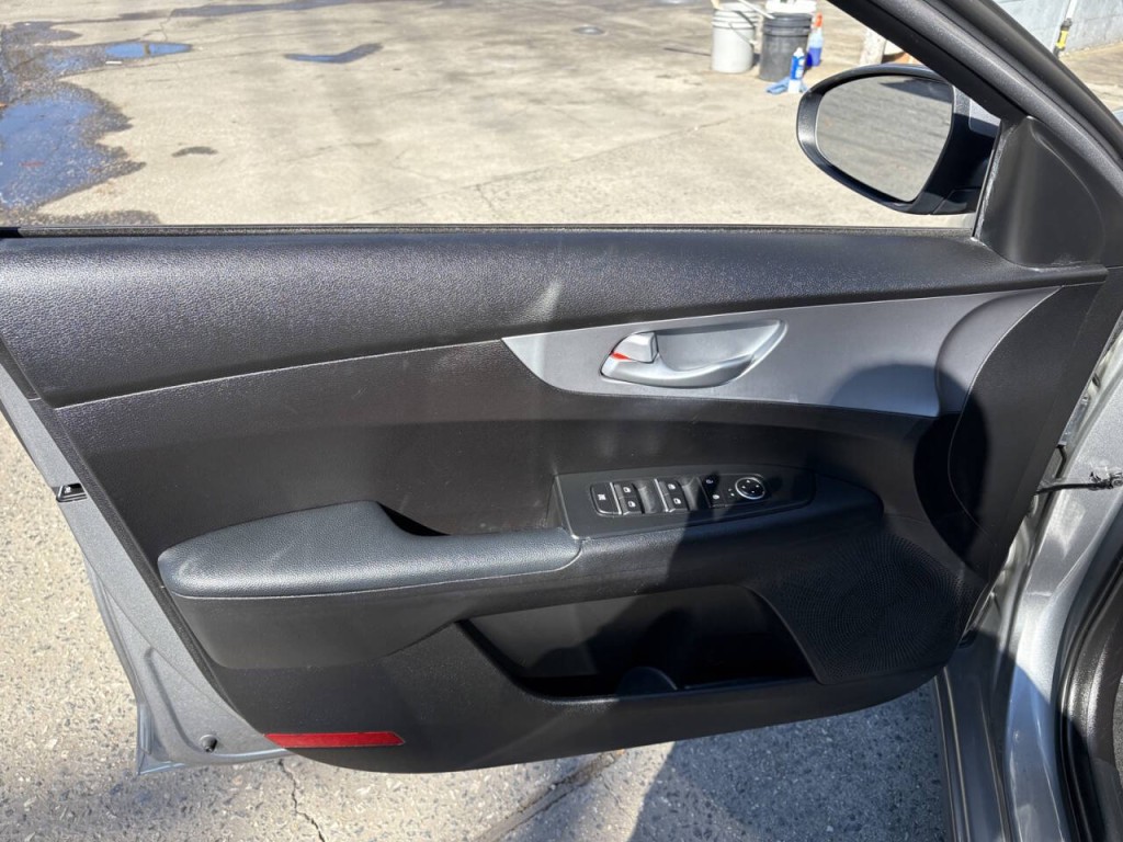 2023 Kia Forte Image 9