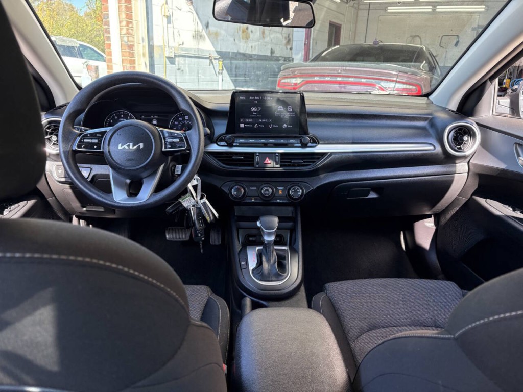 2023 Kia Forte Image 19