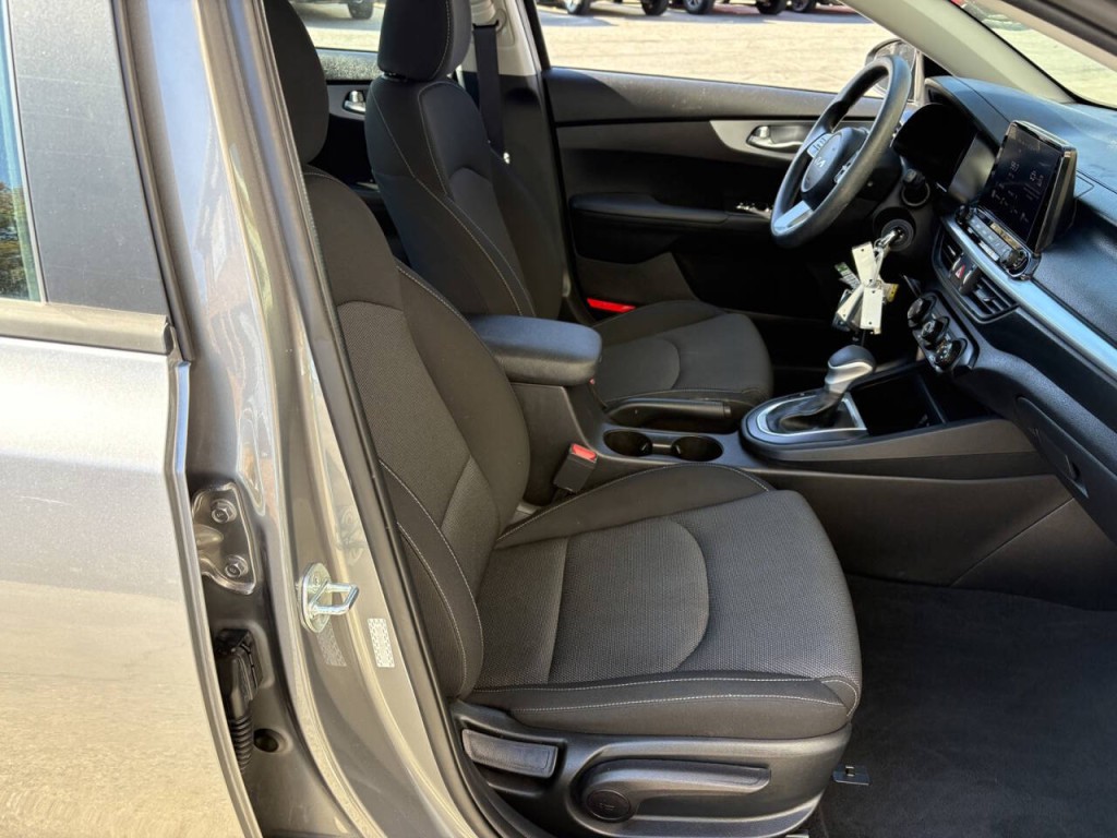 2023 Kia Forte Image 24