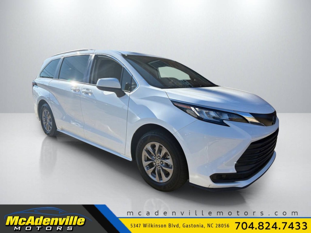 2022 Toyota Sienna Image 1