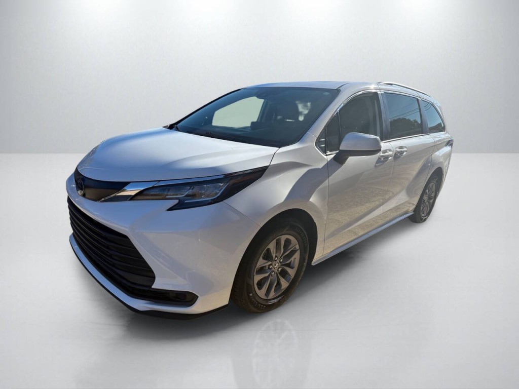 2022 Toyota Sienna Image 3