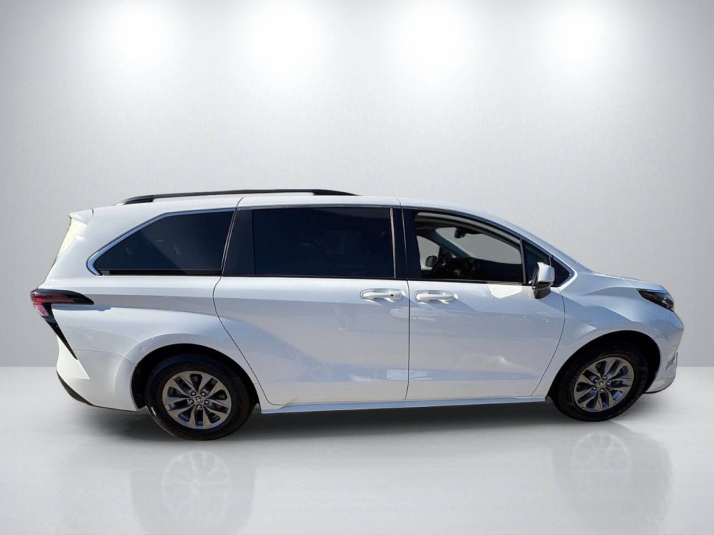 2022 Toyota Sienna Image 8