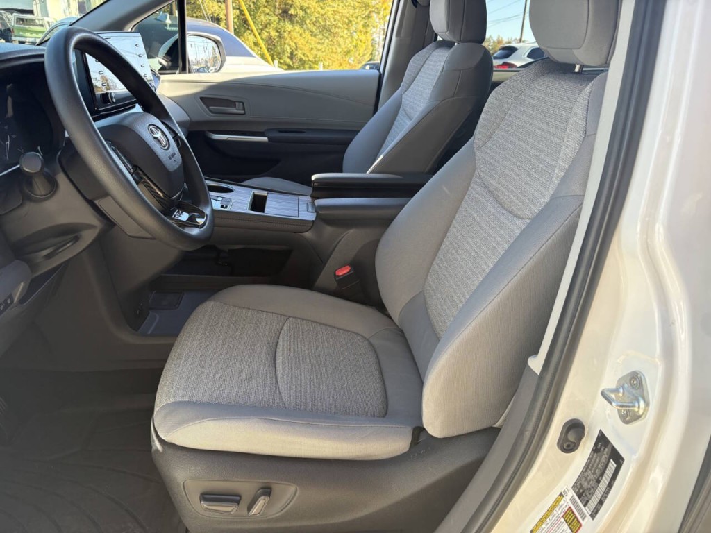 2022 Toyota Sienna Image 12