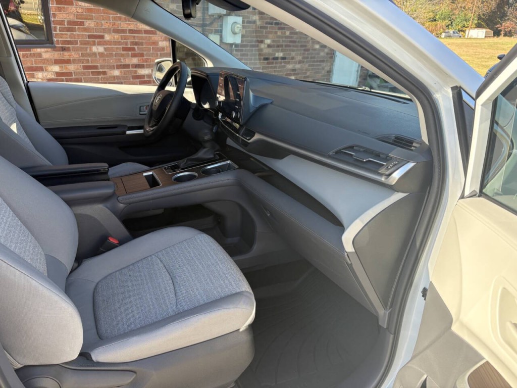 2022 Toyota Sienna Image 32
