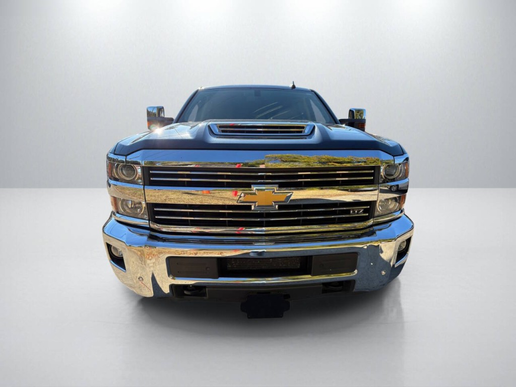 2018 Chevrolet Silverado 1500 Image 2