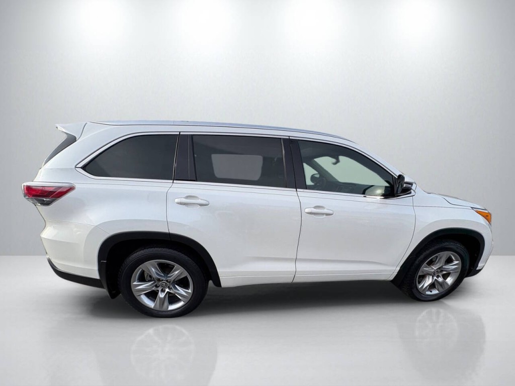 2016 Toyota Highlander Image 8