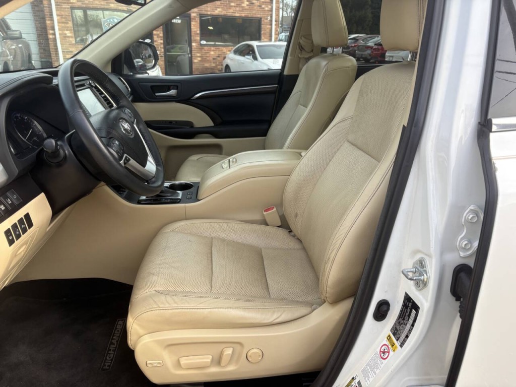 2016 Toyota Highlander Image 12