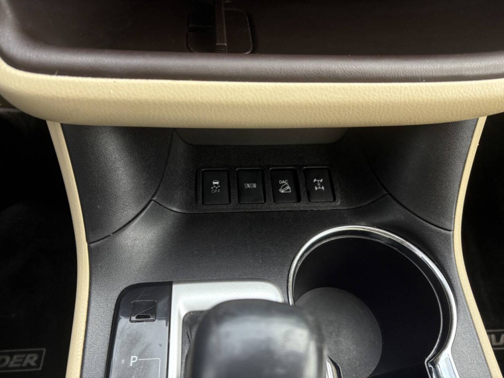 2016 Toyota Highlander Image 21