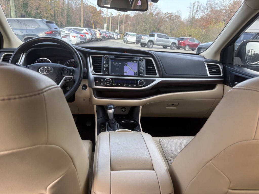 2016 Toyota Highlander Image 24