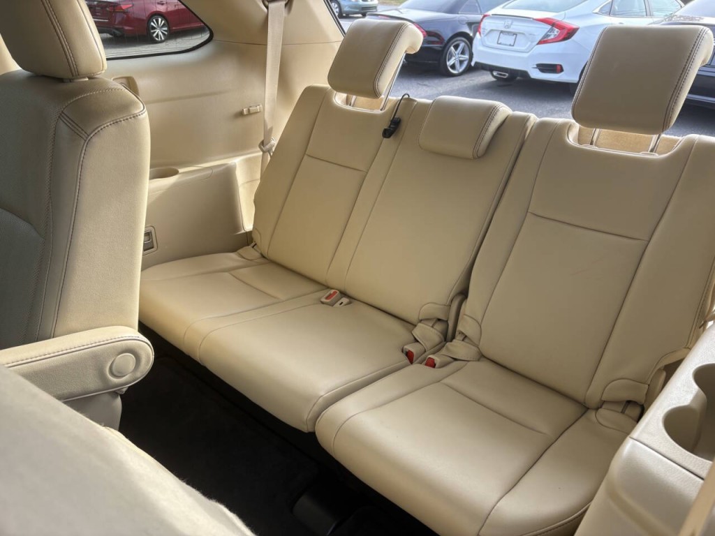 2016 Toyota Highlander Image 28