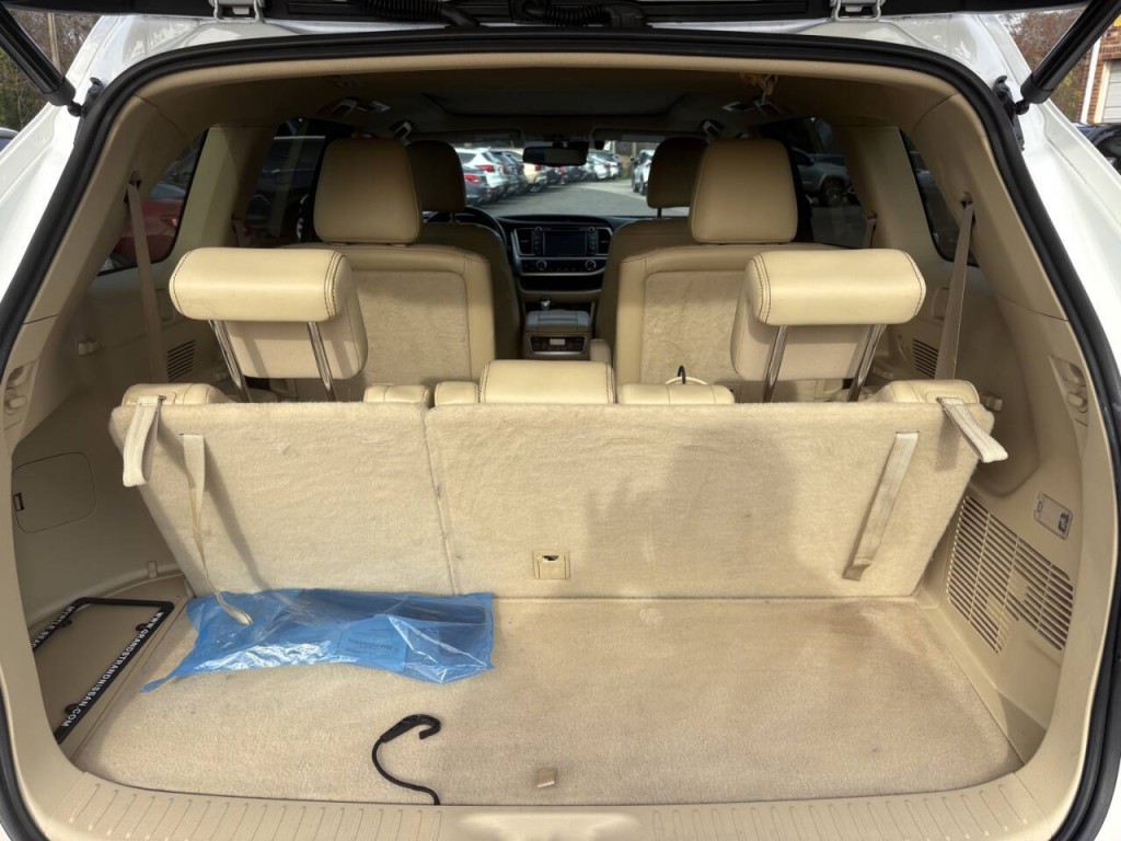 2016 Toyota Highlander Image 29
